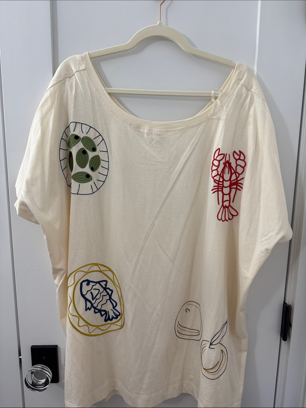 Women’s Cream Graphic Short Sleeve Top with Mediterranean Embroidery